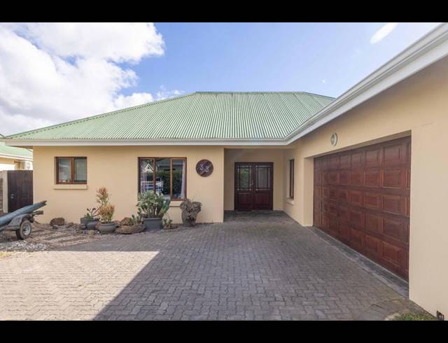4 BEDROOM TOWNHOUSE FOR SALE IN KINGSWOOD
